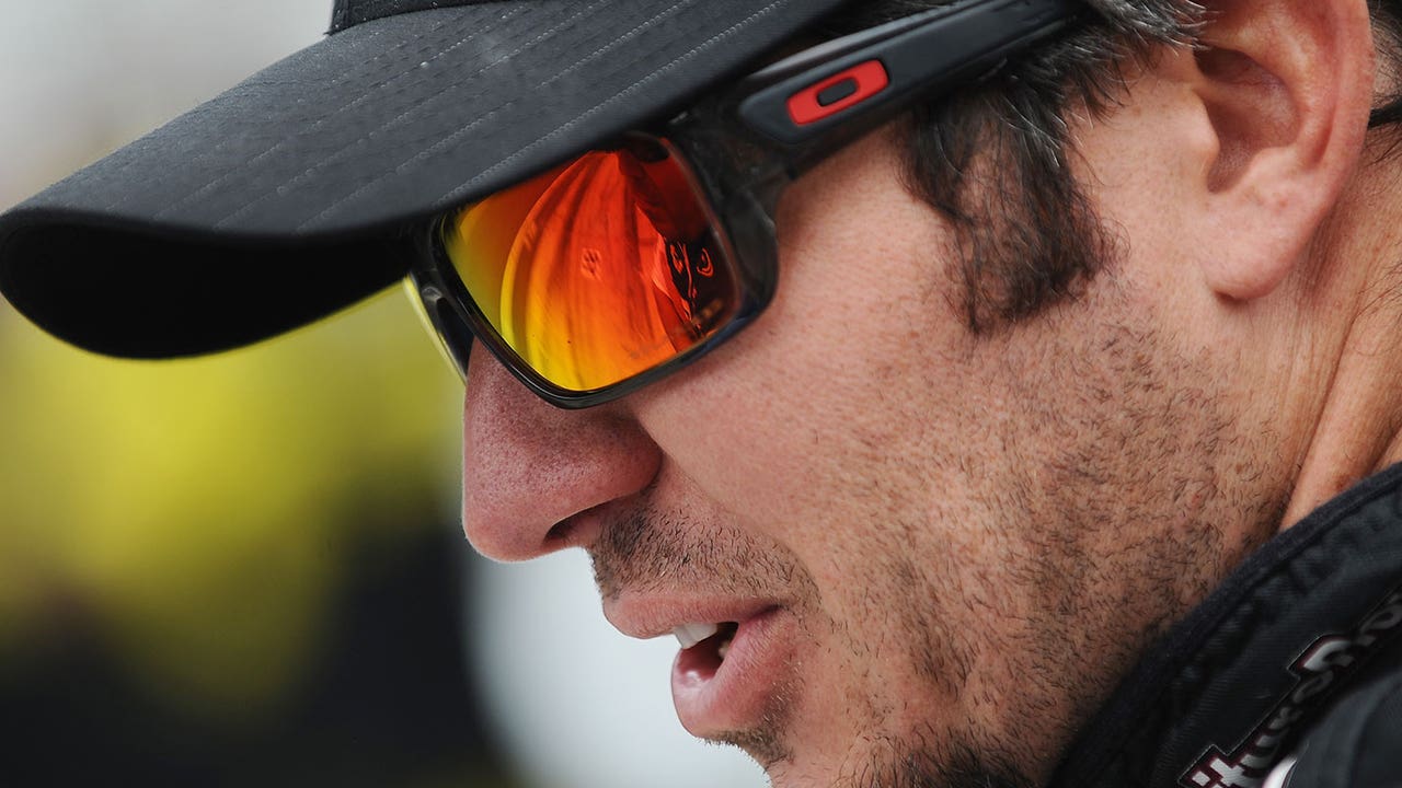 Truex overcomes big hurdle to return to frontrunning form at Indy
